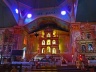 Die �lteste Kirche der Philippinen steht in Baclayon - aber nat�rlich fehlt auch hier die Karaoke Leinwand nicht :-)
